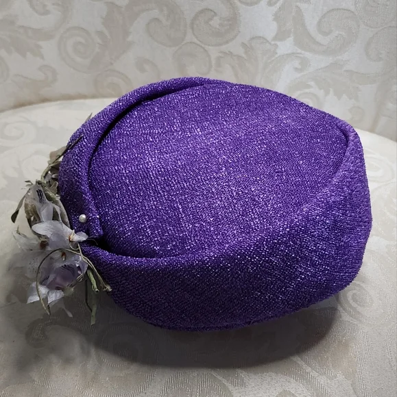 VINTAGE 1950S PURPLE PILLBOX HAT WITH VELVET FLOWERS OLD HOLLYWOOD GLAM